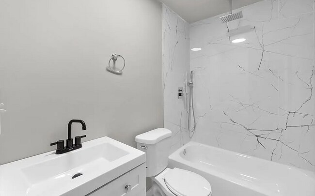 Building Photo - 221 Orleans St