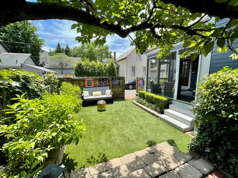 Building Photo - 196 E Columbus St