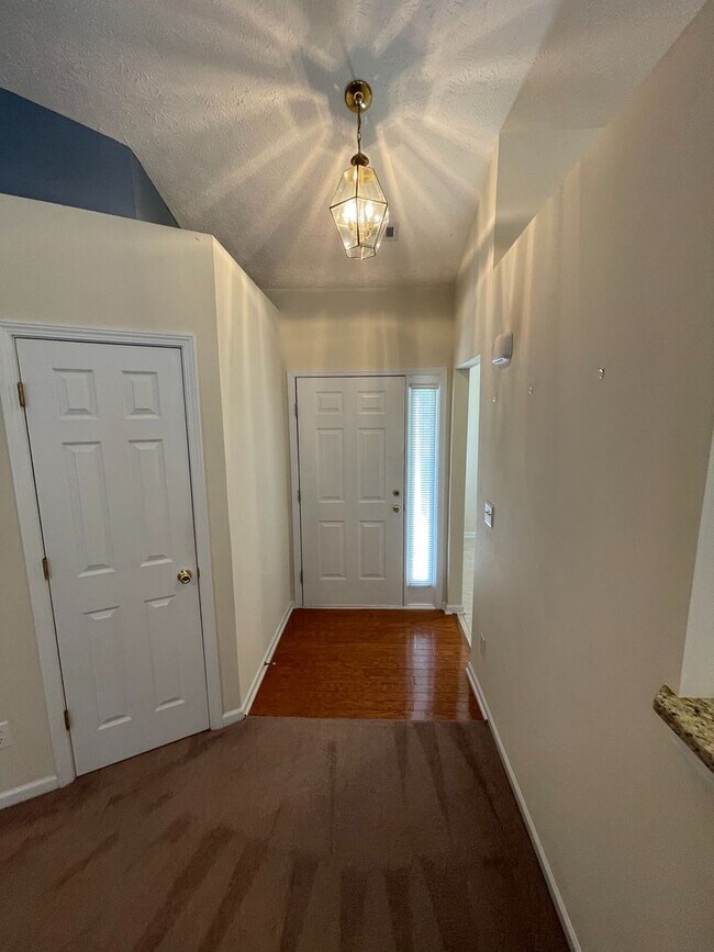 Building Photo - 2500 Hillvale Cir