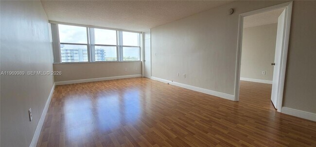 Building Photo - 1300 NE Miami Gardens Dr