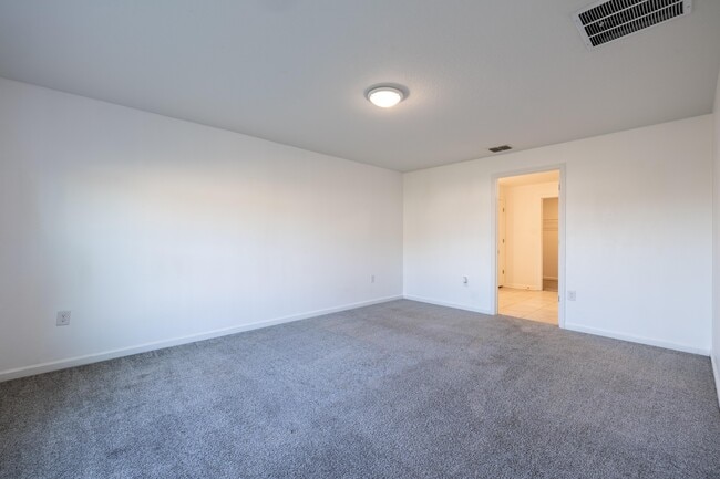 Building Photo - 5071 Four Strand Ct