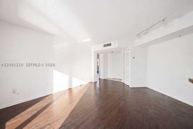 Building Photo - 771 N Pine Island Rd