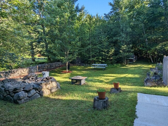 Building Photo - 1 Bedroom, 1 bath Unit Available in Bedford, NH!