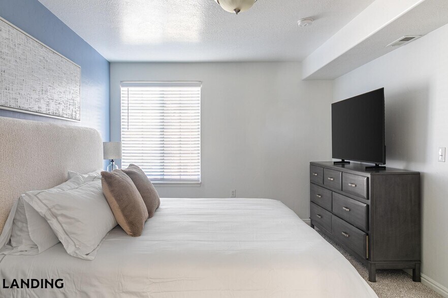 Building Photo - 5657 W Barn Rd