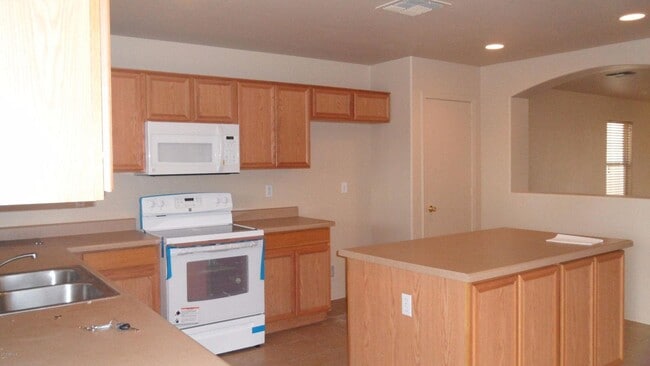 Building Photo - 16377 W Cottonwood St