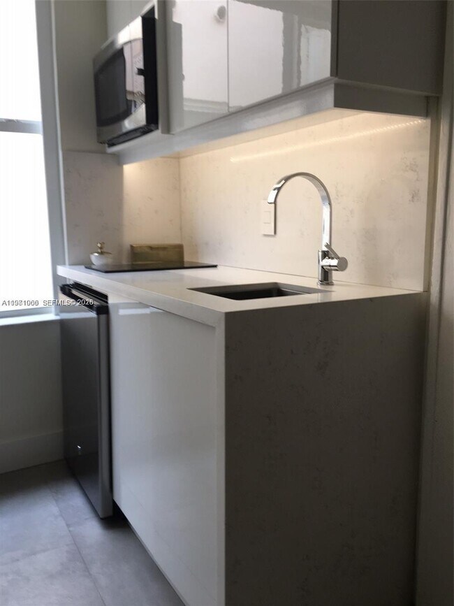 Building Photo - 119 Menores Ave