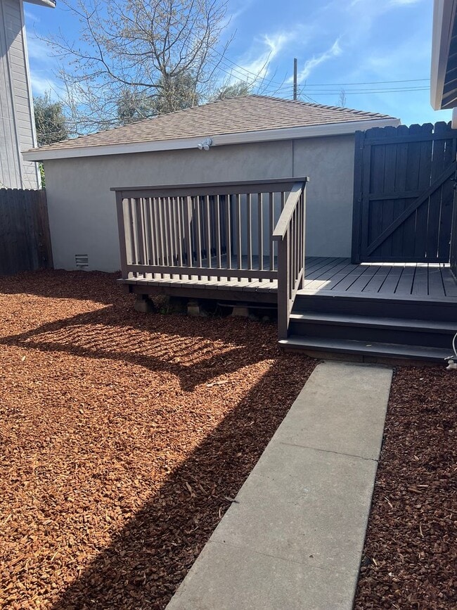 Building Photo - GORGEOUS REMODELED 3 BEDROOM HOME IN TAHOE PARK!!