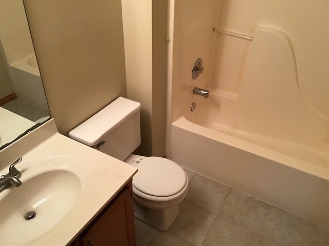 Building Photo - 1687 Deer Run Dr