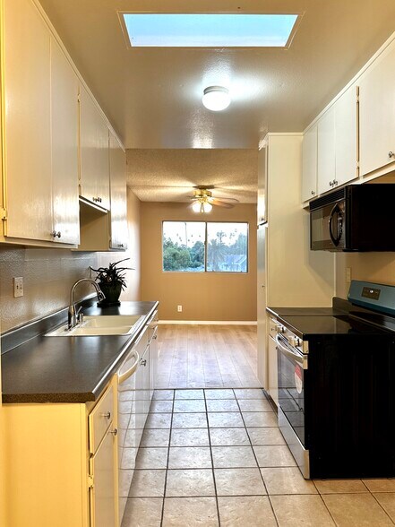 Building Photo - 125 S Sierra Madre Blvd