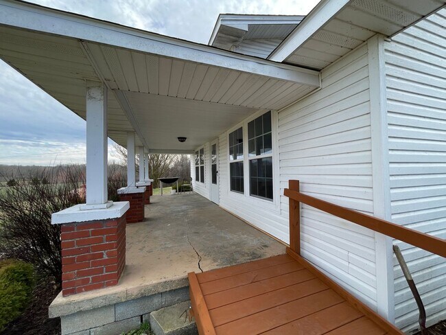 Building Photo - 555 Hopewell Rd