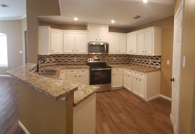 Building Photo - 222 Canterbury Dr