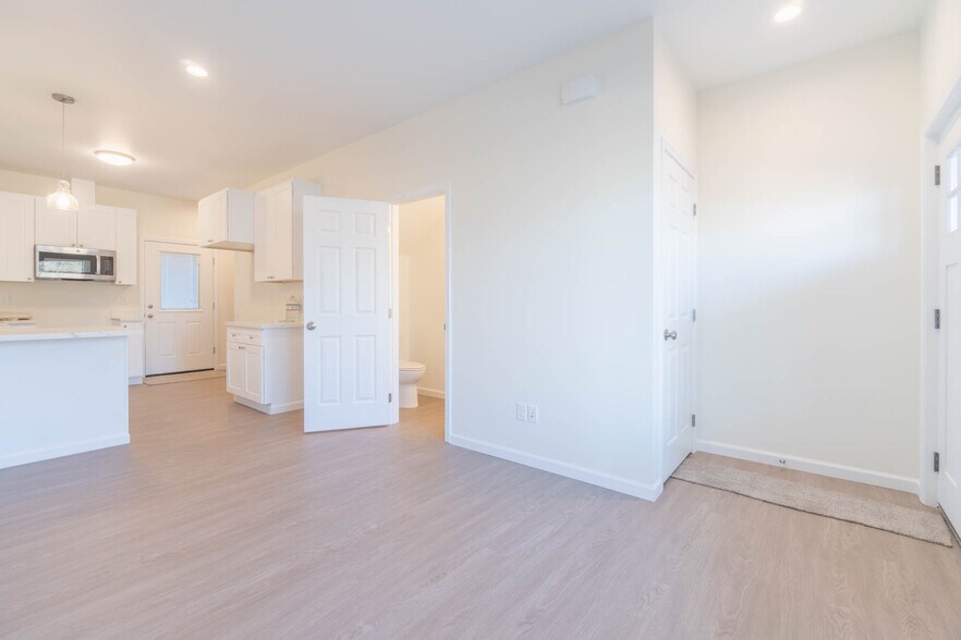 Building Photo - 4146 Avalon St