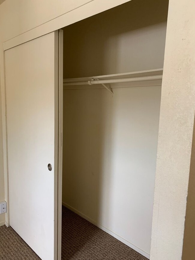 Building Photo - Spacious Upstairs 2bd/2ba Condo, VERY close to Sinsheimer Park