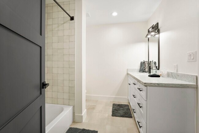 Building Photo - 3327 Freshmeadows Dr