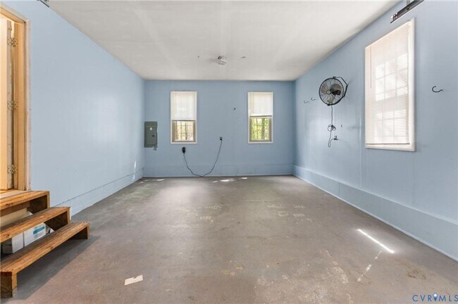 Building Photo - Spacious 5 Bedroom Home for Rent – Great Location!