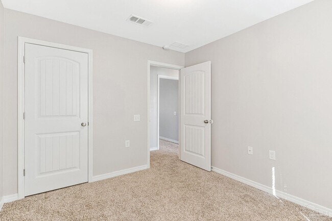 Building Photo - 5441 Pescara Dr