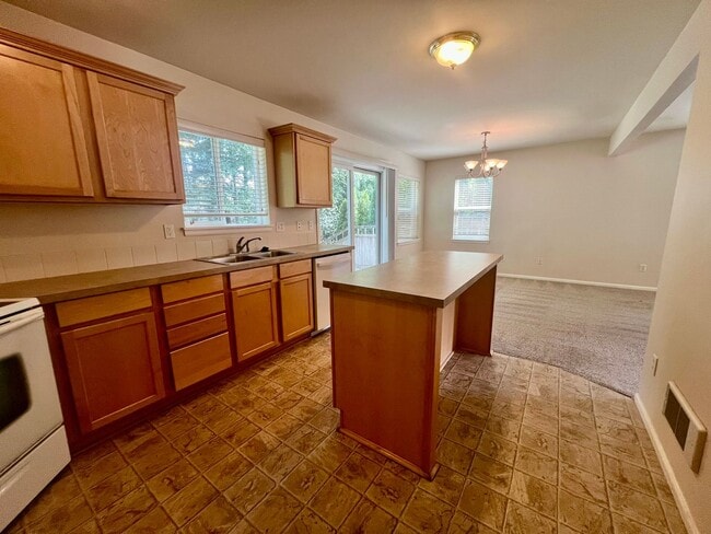 Building Photo - 2-Story Townhouse