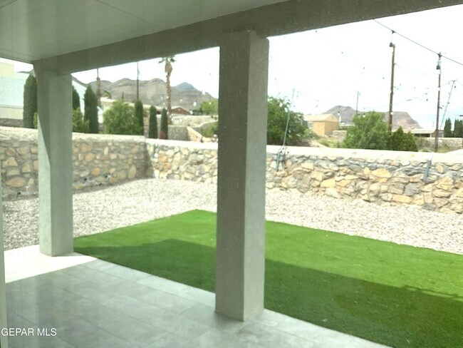 Building Photo - 8919 Eclipse St