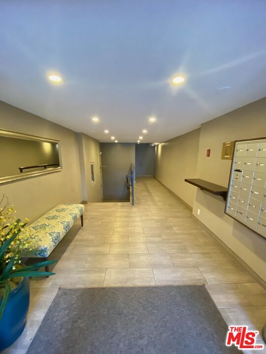Building Photo - 2332 Fox Hills Dr