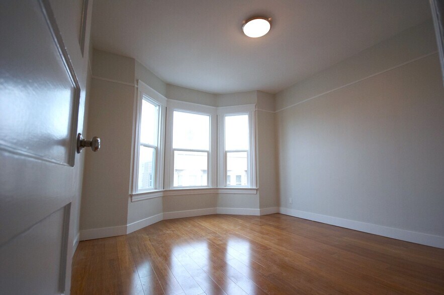 Bedroom 1 - 26 San Carlos St