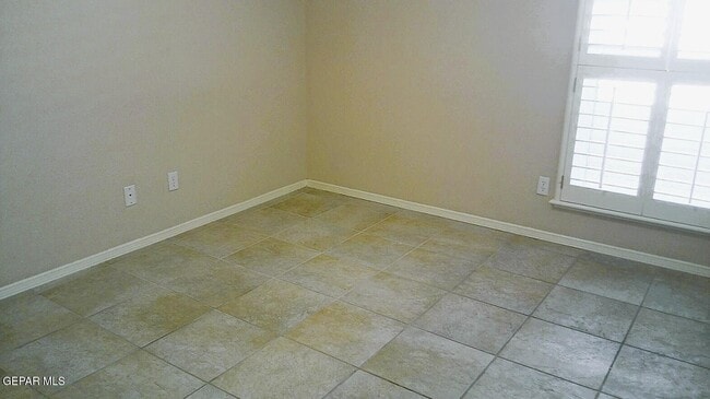 Building Photo - 901 Las Aves Pl