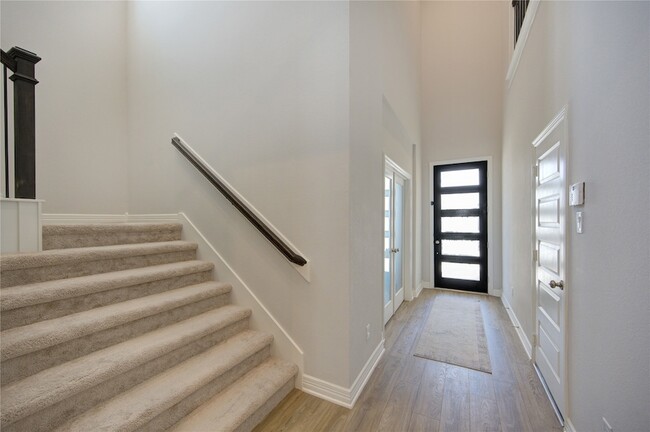 Building Photo - 4110 Sherman Oak Ln