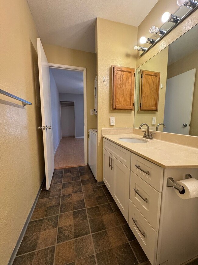 Building Photo - 545B Mananai Place Unit #28