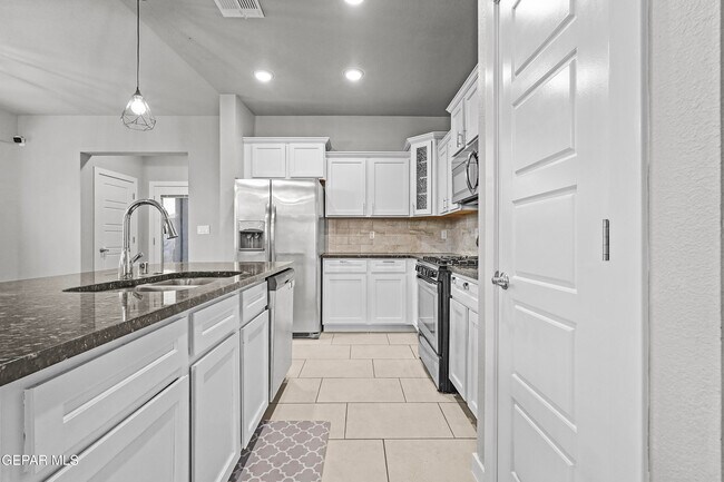 Building Photo - 6981 Black Mesquite Dr