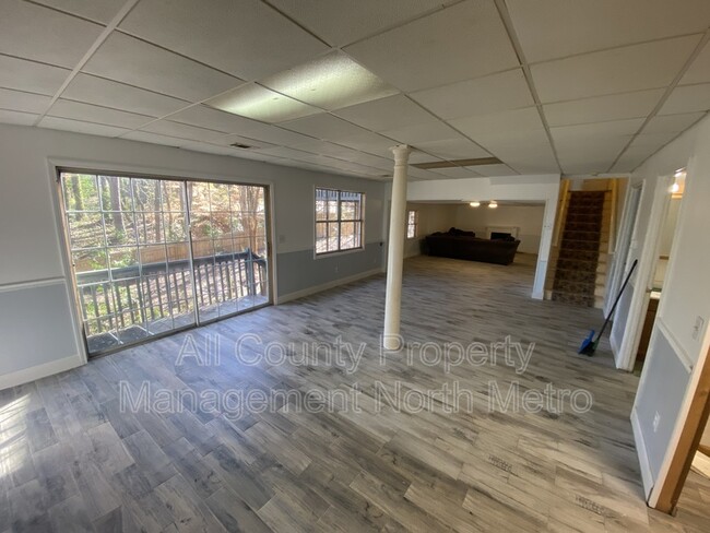 Building Photo - 806 Rose Creek Walk