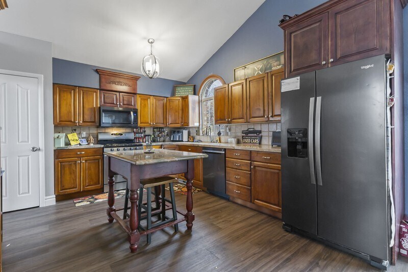 Building Photo - 752 Raygene Way