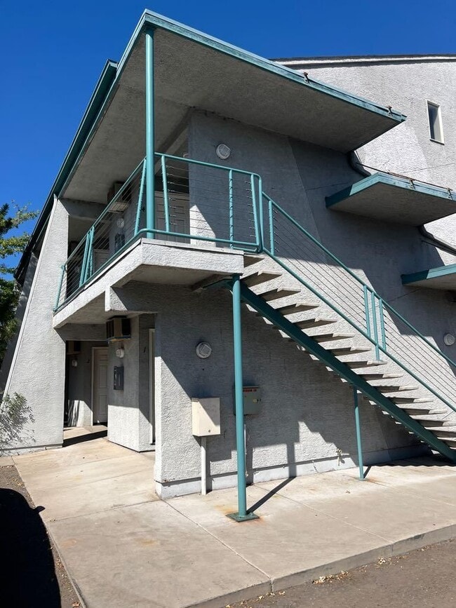 Building Photo - 950 Berrum Ln