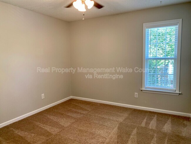 Building Photo - 609 Stinson Ave
