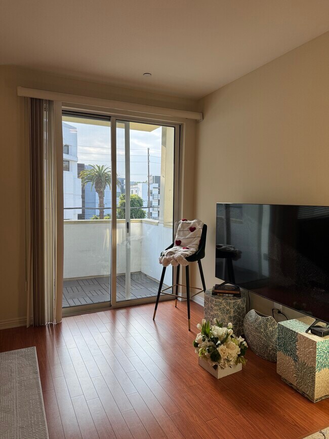 Building Photo - 1845 Beloit Ave