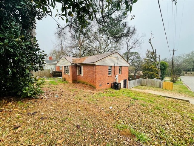 Building Photo - 2000 Cherry St