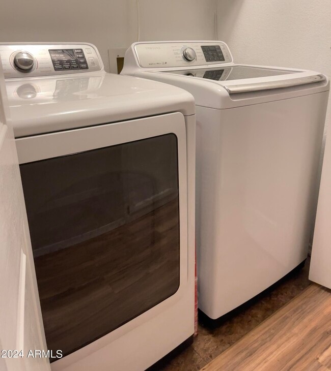 Building Photo - 633 S Danyell Dr