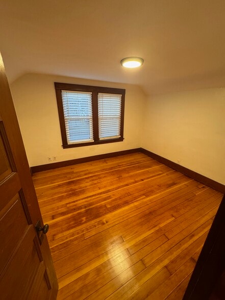 Building Photo - 319 Bridge St