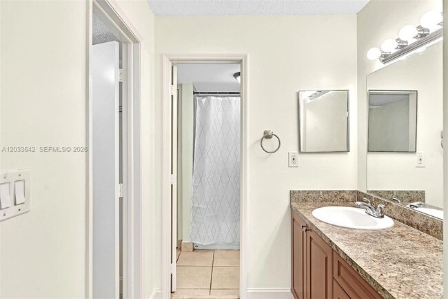 Building Photo - 9410 Tangerine Pl
