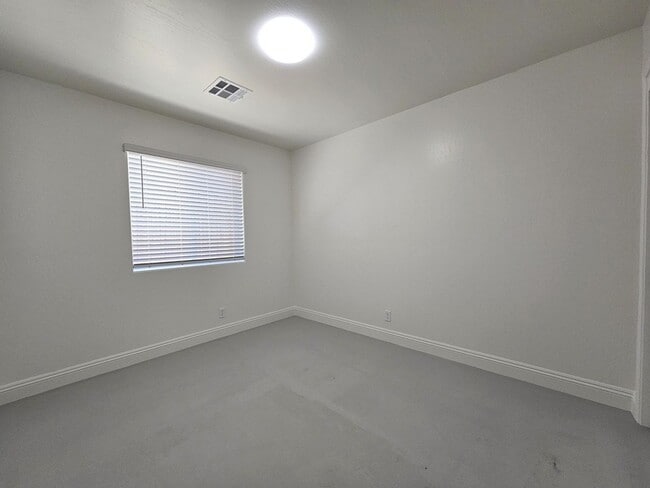 Building Photo - MAR1201-Placement