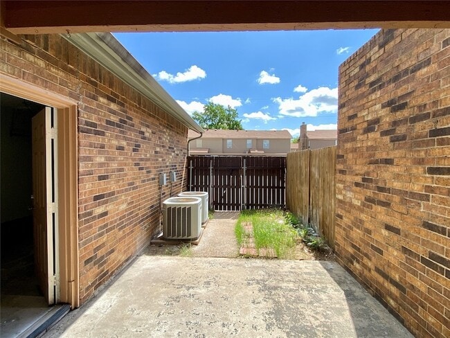 Building Photo - 500 Norwood Pl