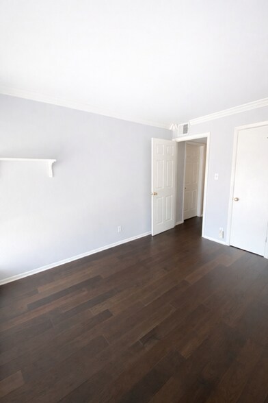 Building Photo - 6495 E Happy Canyon Rd