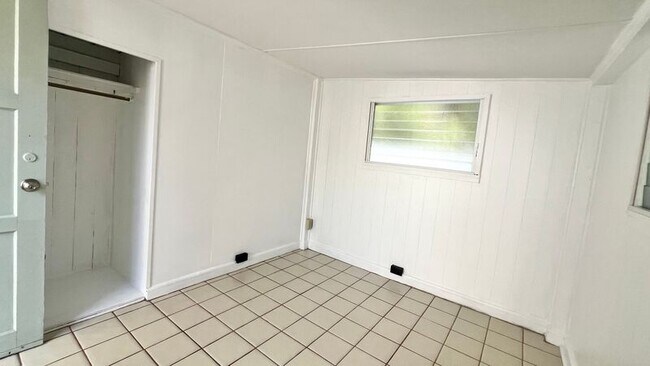 Building Photo - 156-B N Kalaheo Ave
