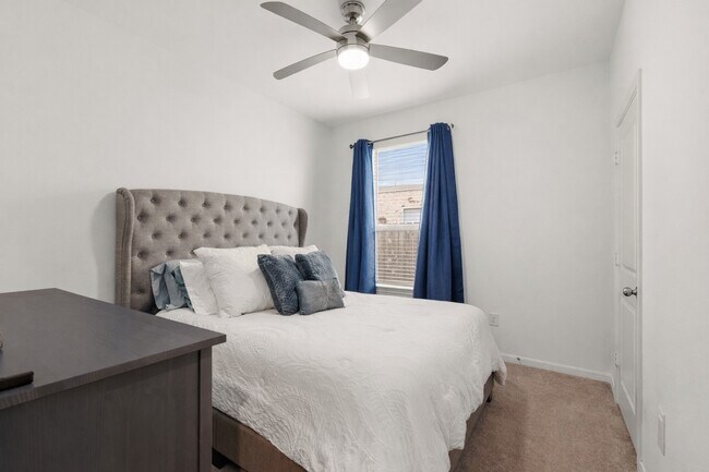 Building Photo - 8218 Wave Arbor Dr