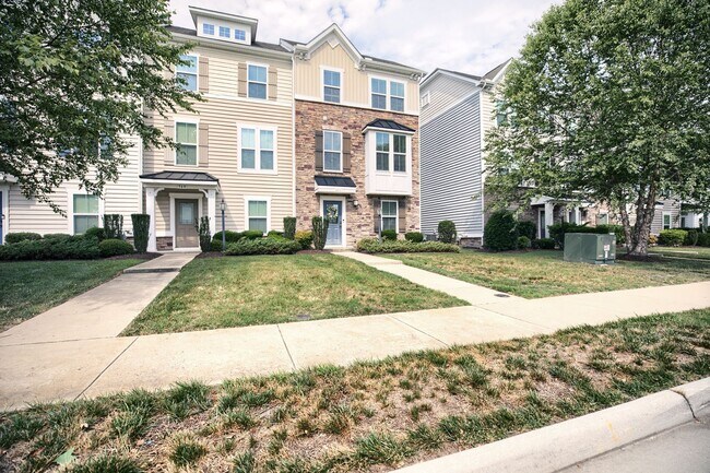 Building Photo - Call Sabrina Thomas at 757-767-0767 for more information