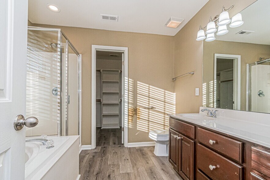 Building Photo - 5125 Casland Dr