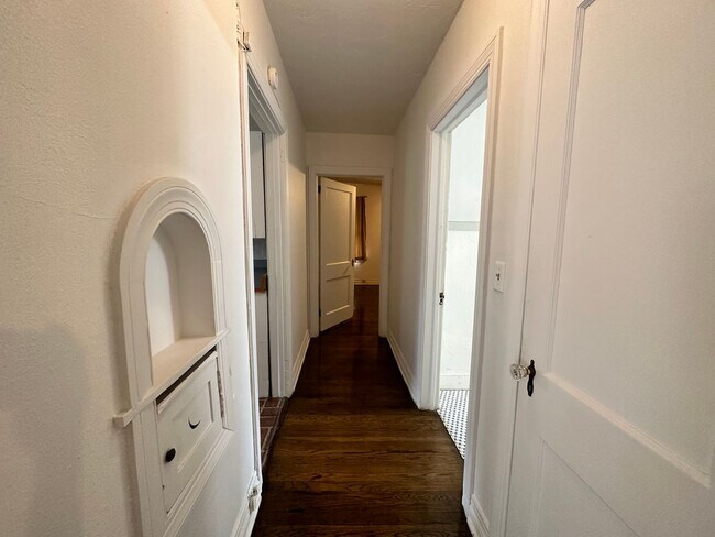 Building Photo - Plaza District / Classen 3 Bed Beauty!