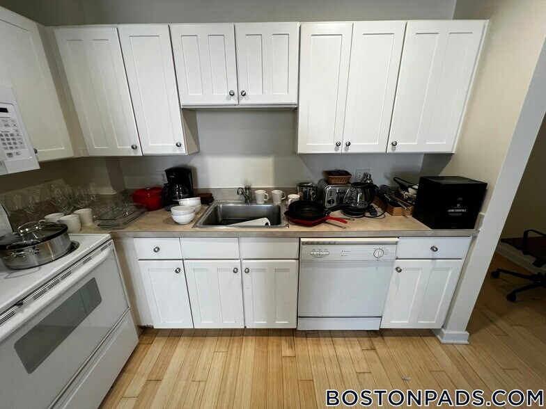 Building Photo - 40 Boylston St