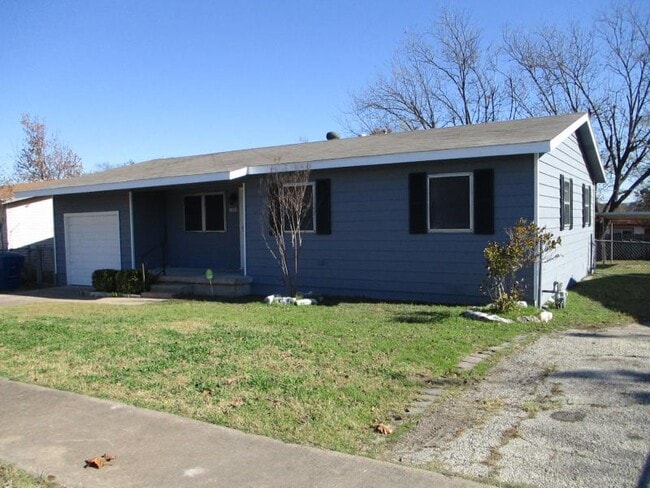 Building Photo - 1005 S 11th St