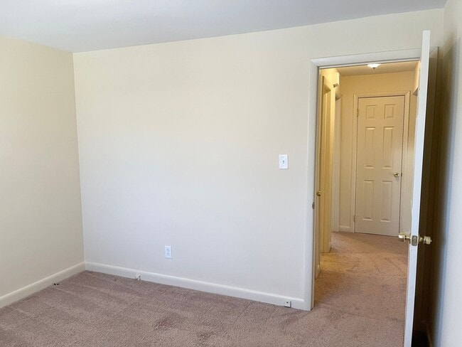 Building Photo - Charming 2-Bedroom Apartment – February Move-In Available!