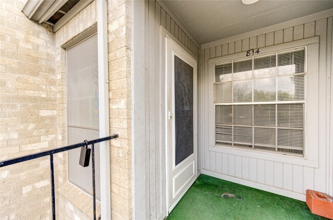 Building Photo - 6500 Sands Point Dr