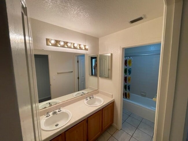Building Photo - Rocklin four bedroom